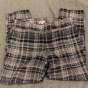 Loft size 6 cropped black and white pants